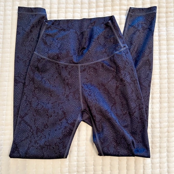 All Fenix Women’s Python Charcoal Swifty High Waist 7/8 Leggings, Size X-Small - Picture 3 of 8